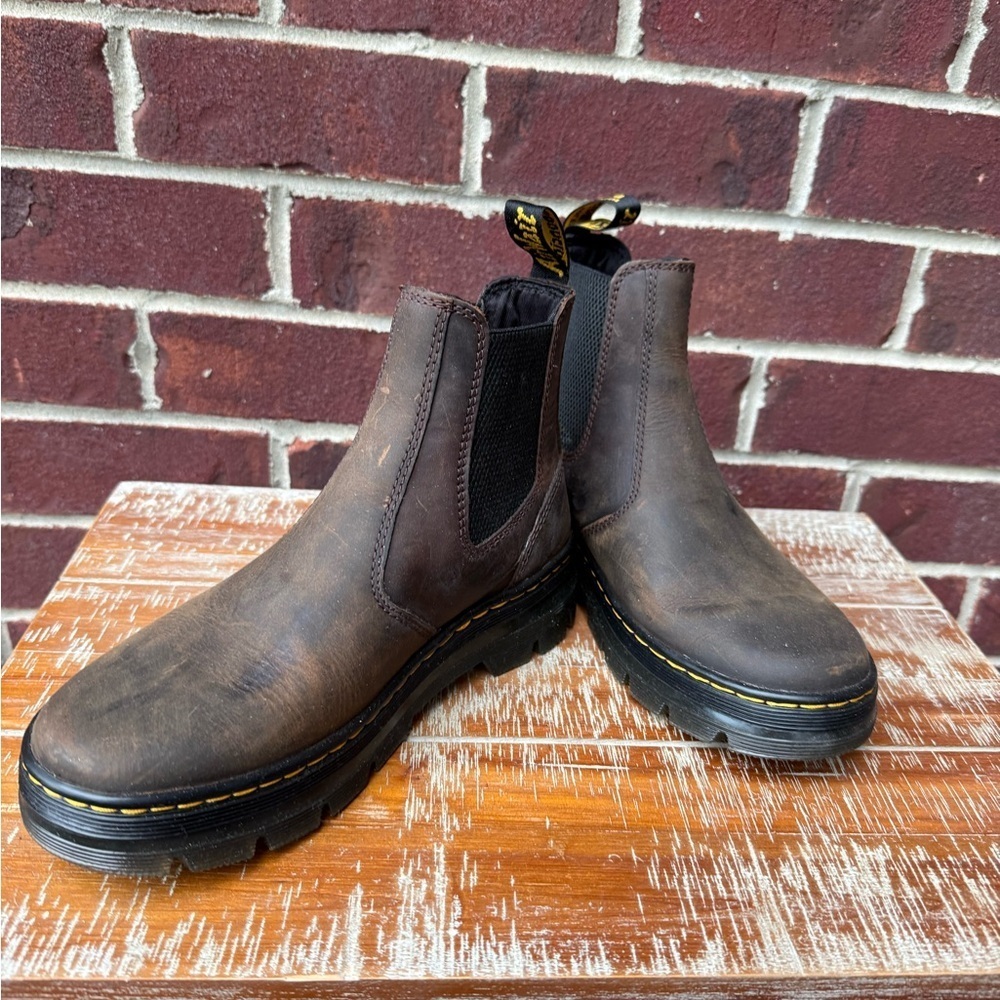 Dr Marten Embury Chelsea Boots - Picture 2 of 9